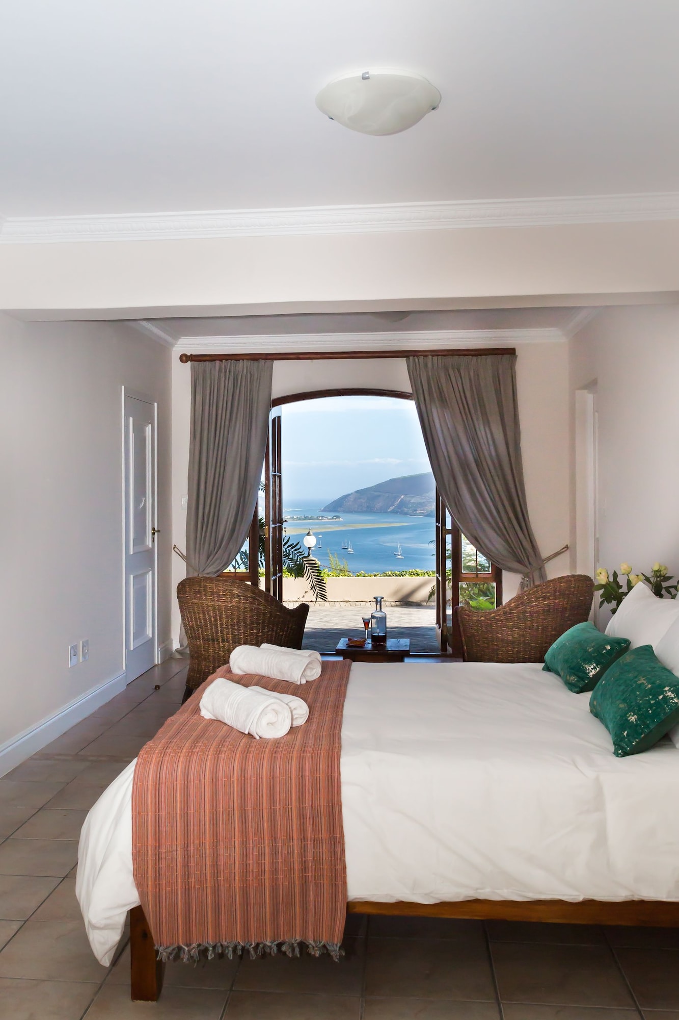 1 BEDROOM, CLASSIC, DOUBLE BED, LAGOON VIEW, KITCHENETTE