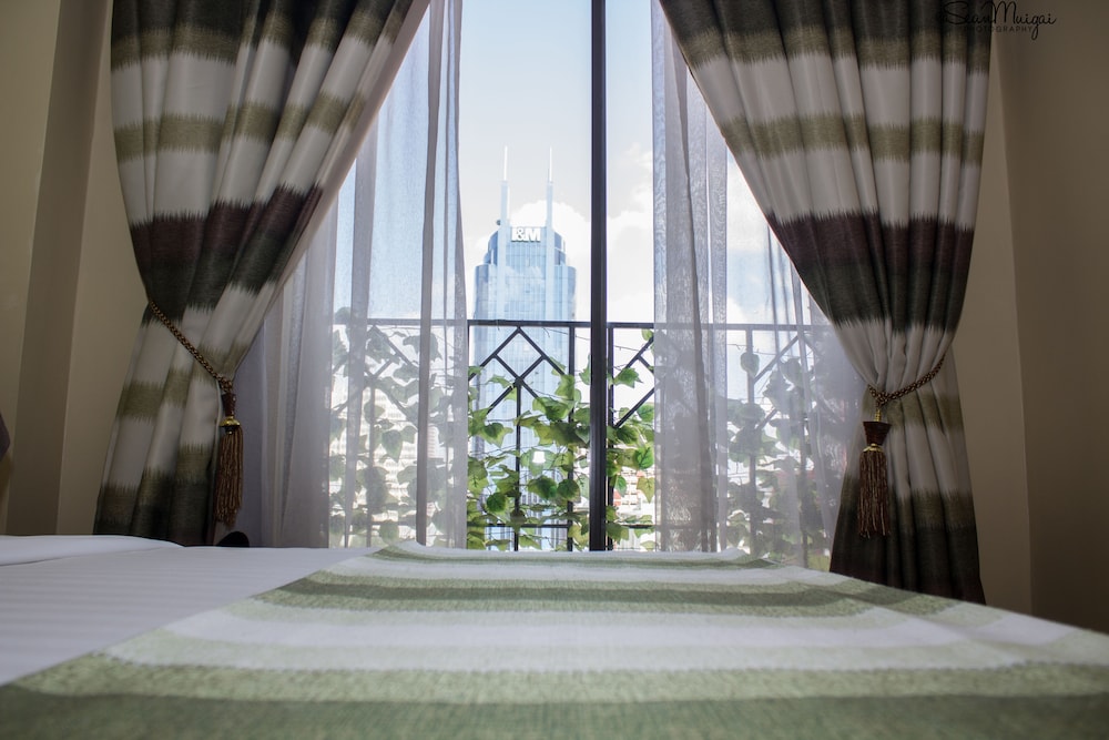 After 40 Hotel 3/50