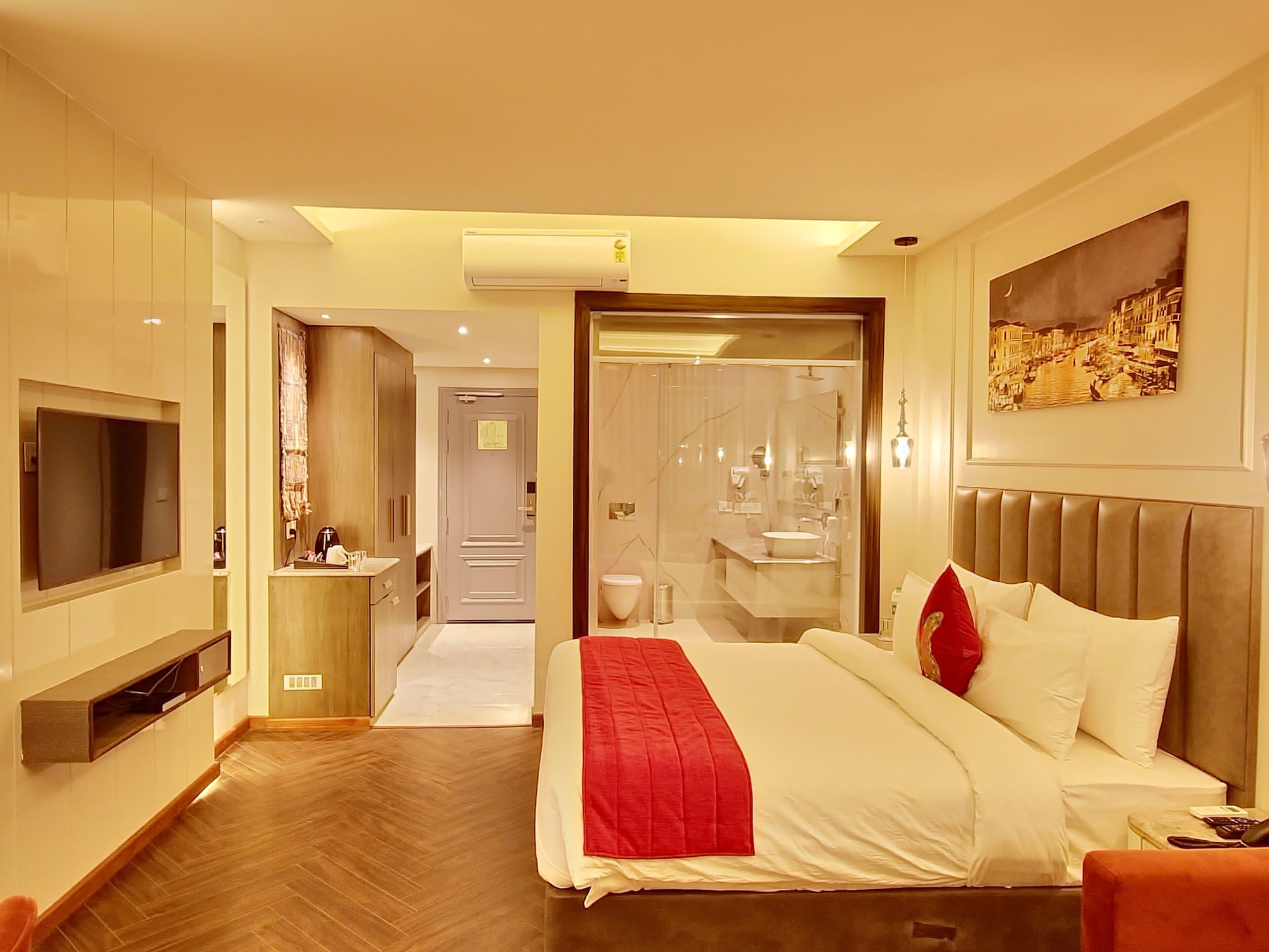 Premium, Queen Bed, Valley View, Sofa