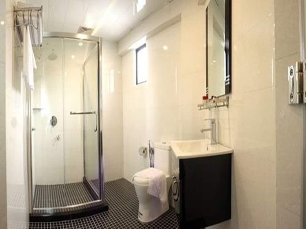 غرفة سوبيريور بسرير كينج، Mandarin Hotel 3/4