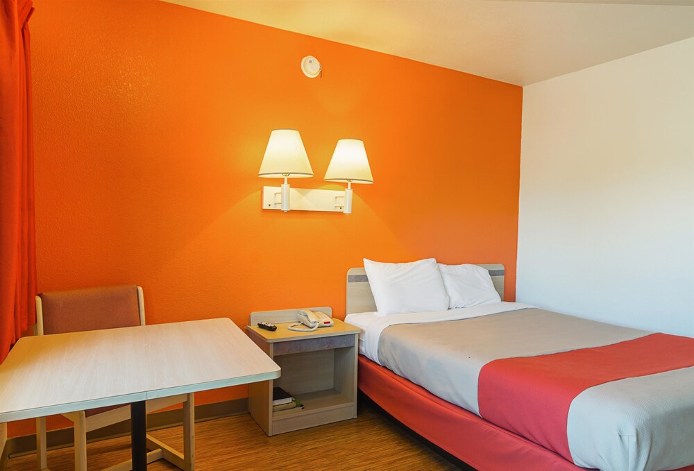 Motel6 Russellville, AR 23/49