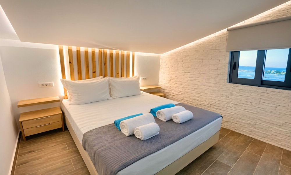 Aelia Suites 21/63