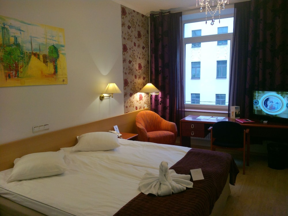 A1 Hotel 12/51