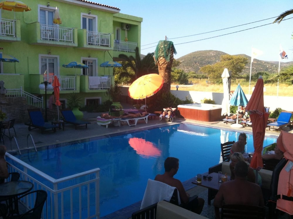 Oceanida Bay Hotel 8/51