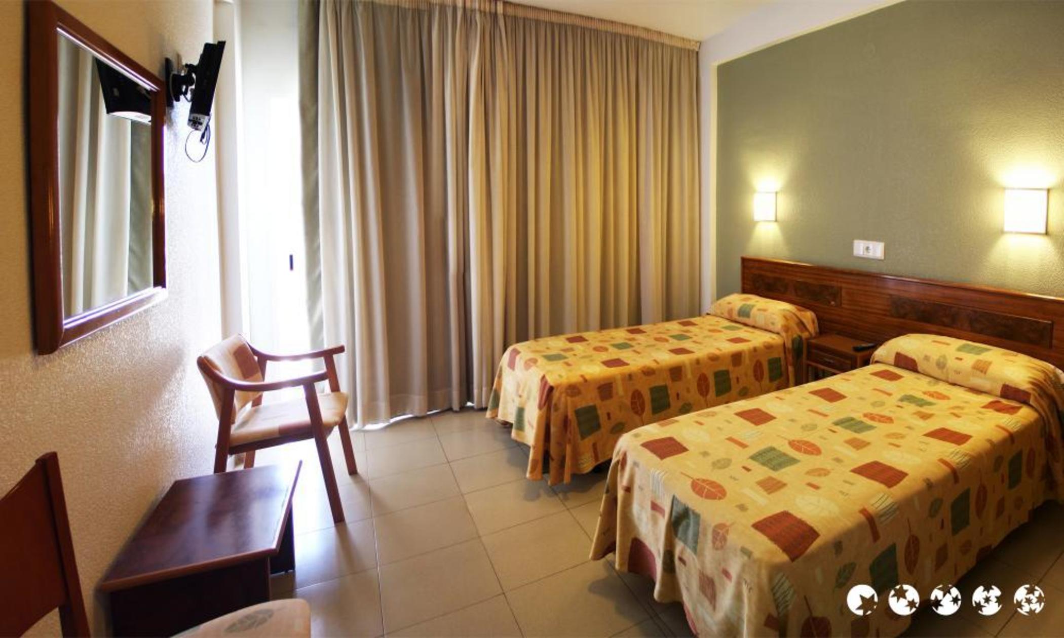 Room, Double or Twin Bed, Pool View