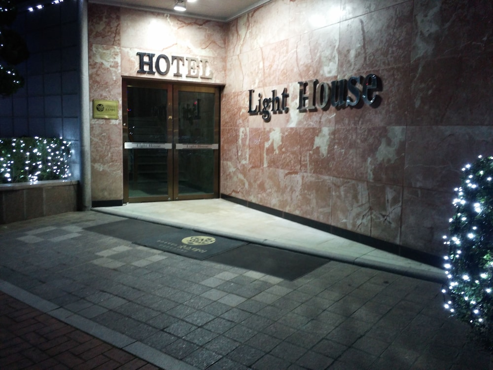 Lighthouse Hotel 4/40