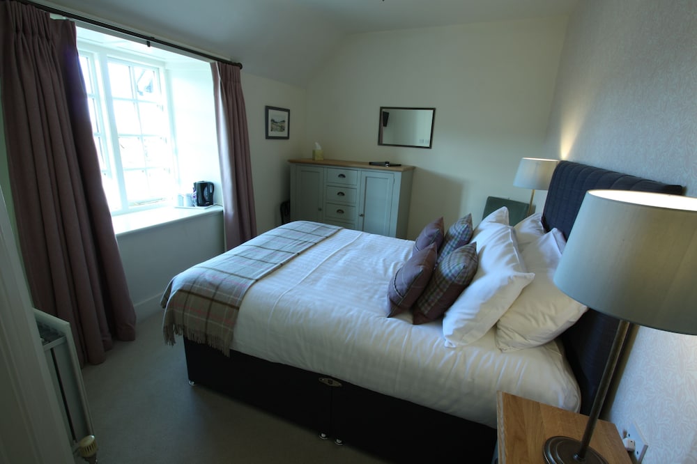 Ravenstone Manor 10/46
