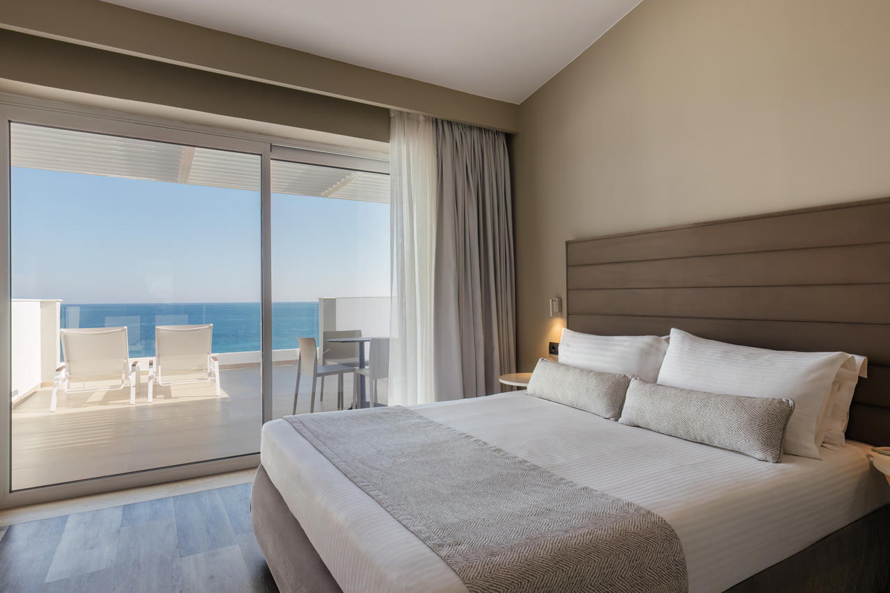 Alexandra Beach Resort & Spa 96/138