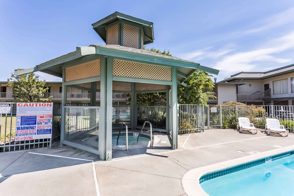 Days Inn by Wyndham Novato/San Francisco 5/50