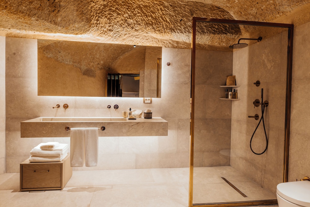 Alfina Cave Hotel 48/50