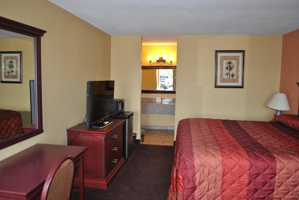 Executive Inn 17/35