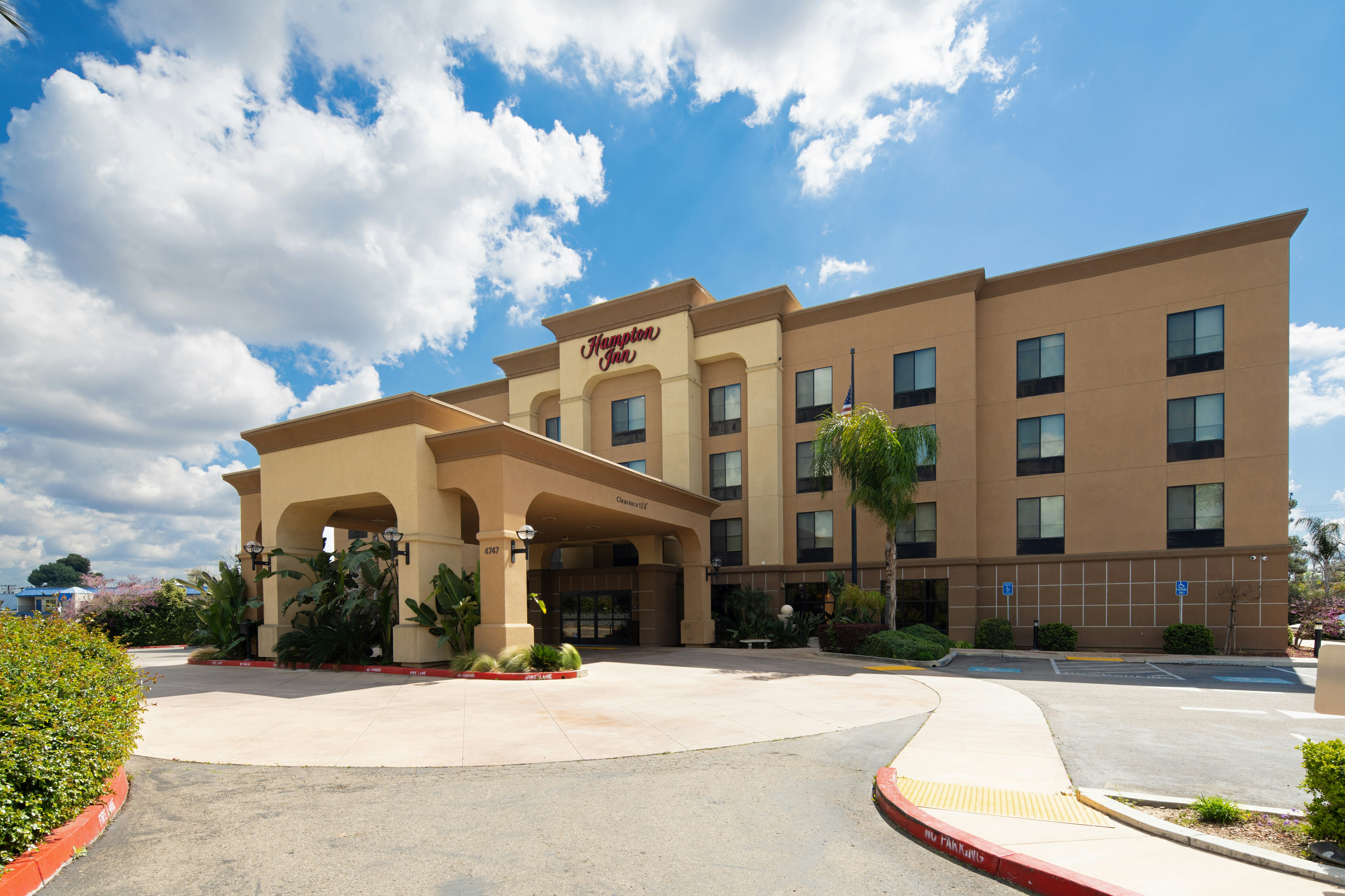 Hampton Inn Visalia 2/47