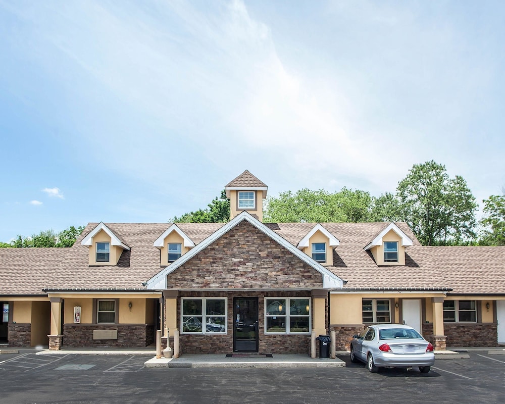 Econo Lodge Newton, NJ 17/19