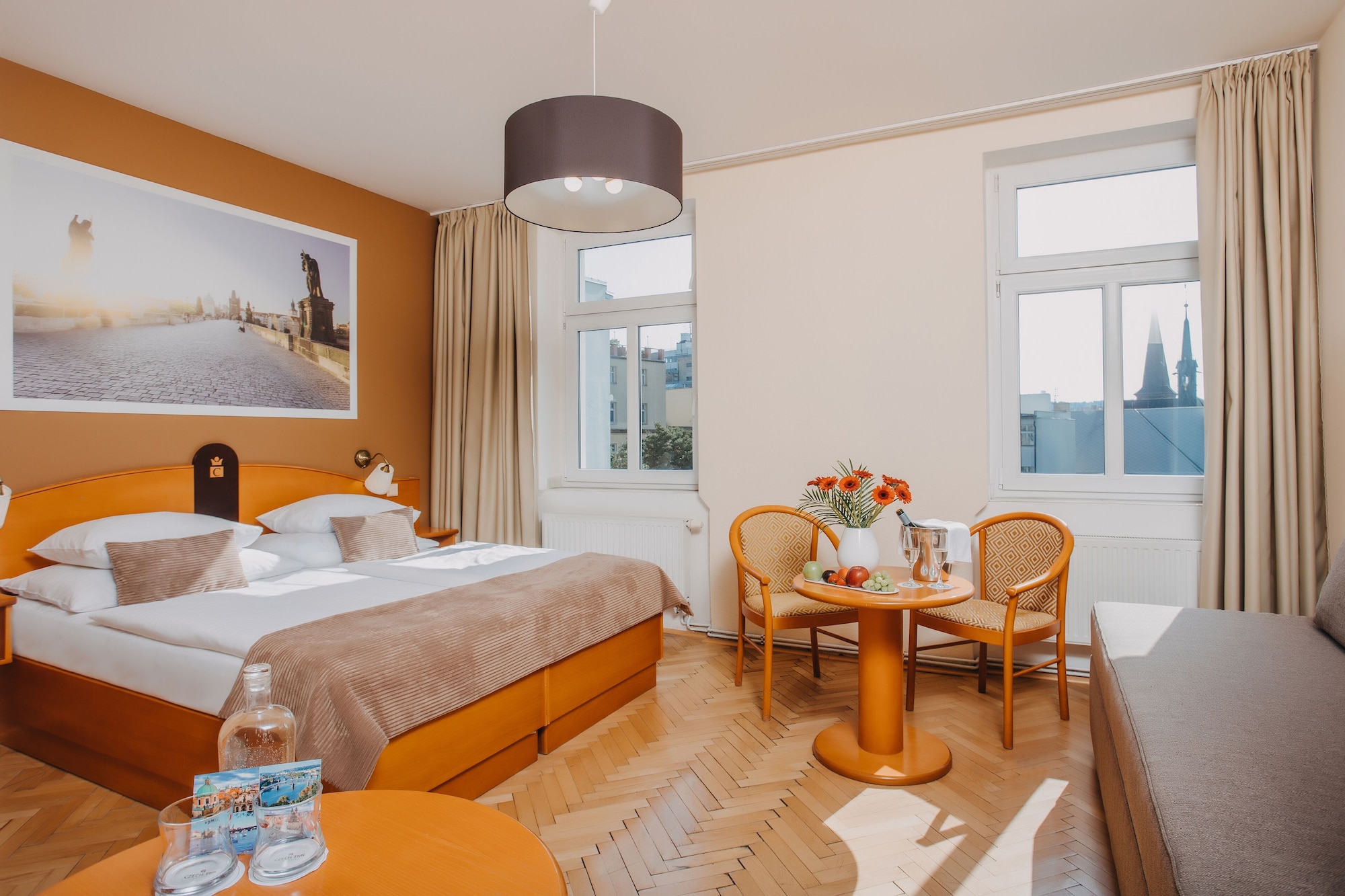 ROOM, DOUBLE BED