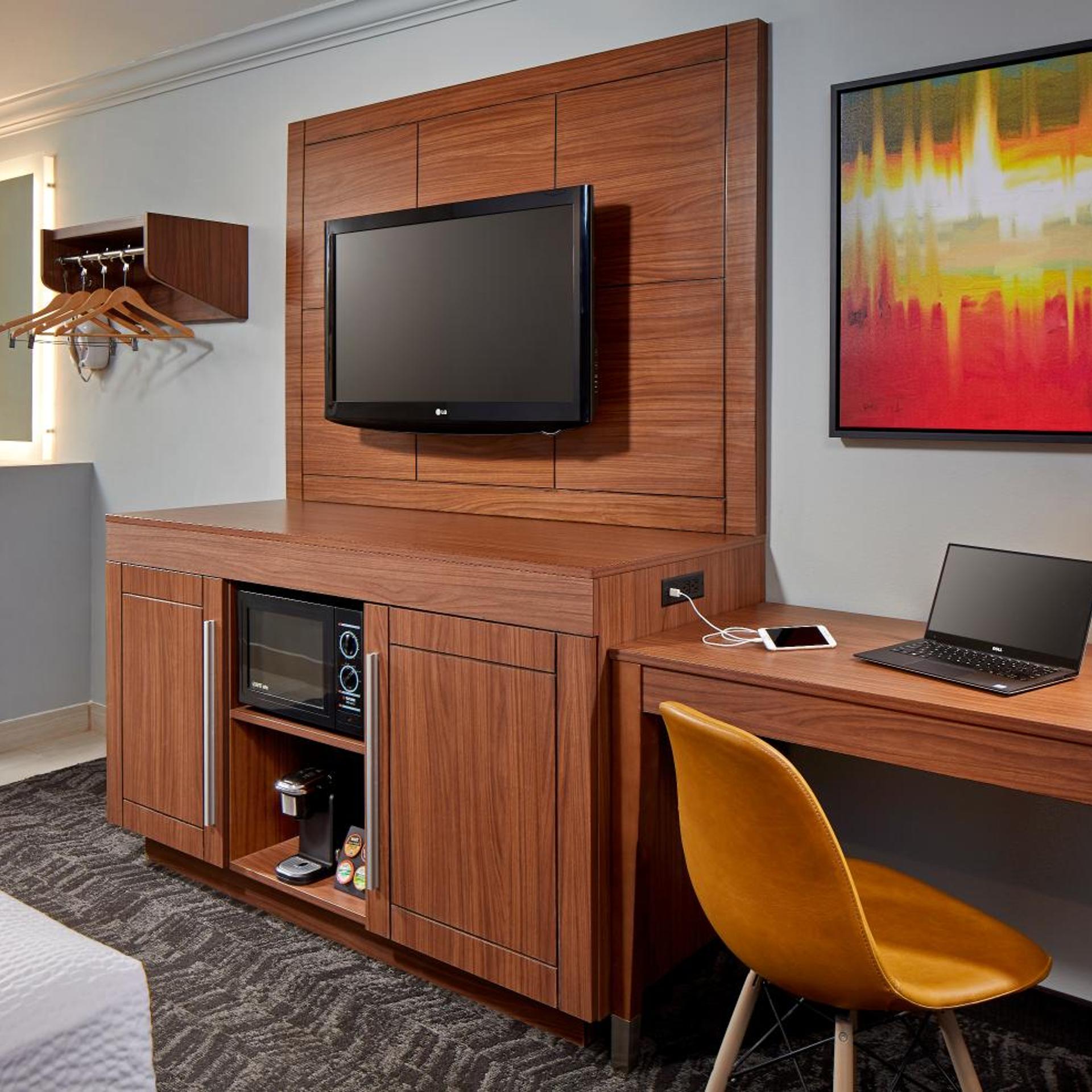 Studio Inn and Suites 18/23