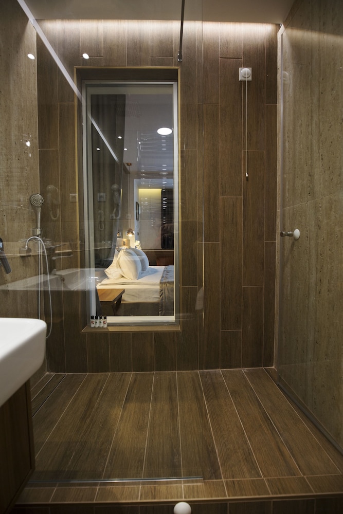 New City Hotel and Restaurant Nis 36/56