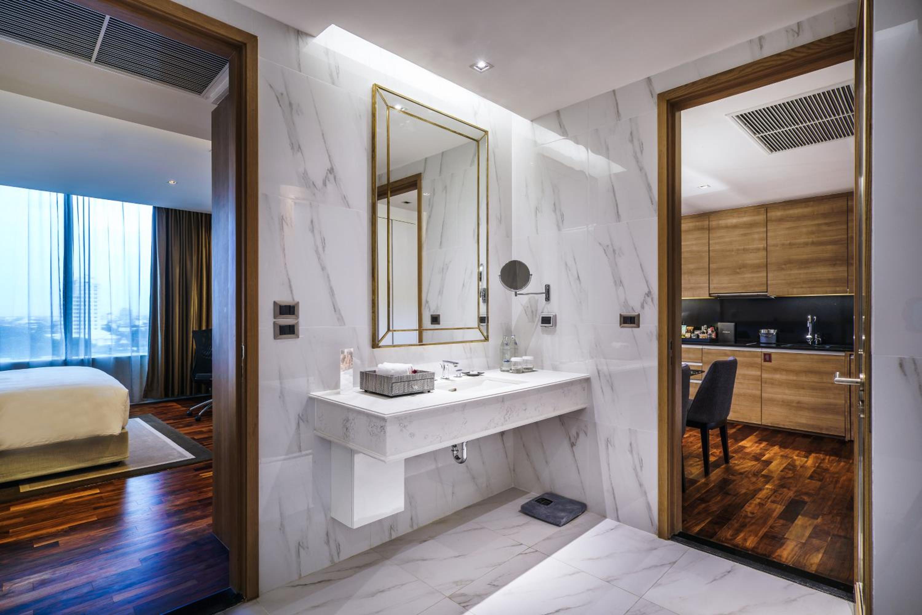 جناح بشرفة، MUU Bangkok Hotel 9/10