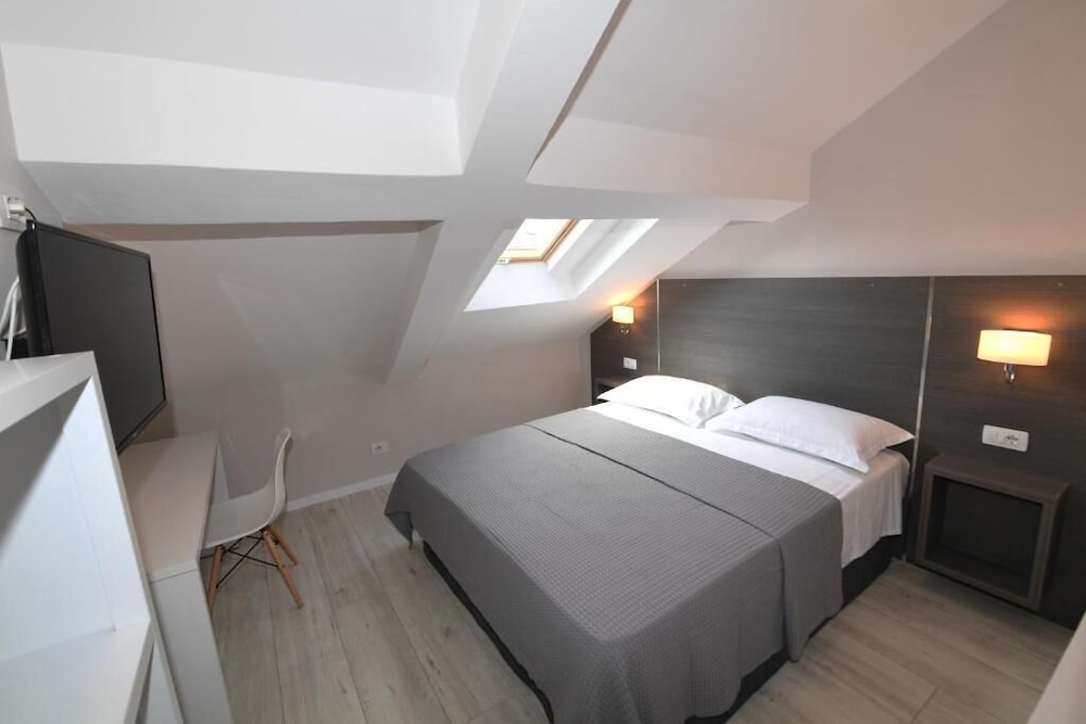 Promenade Hotel 22/32