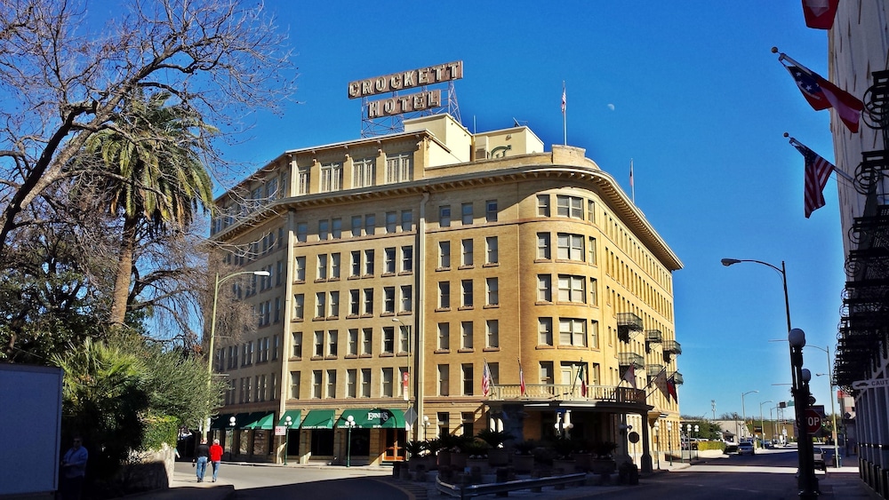 CROCKETT HOTEL 5/77