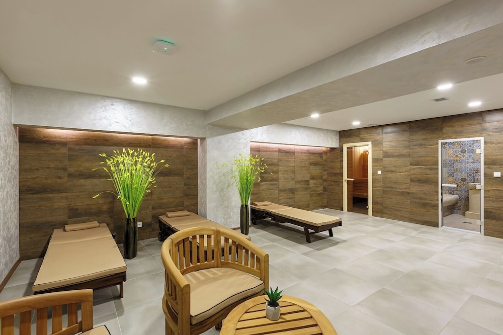Renion Hills Hotel 38/58
