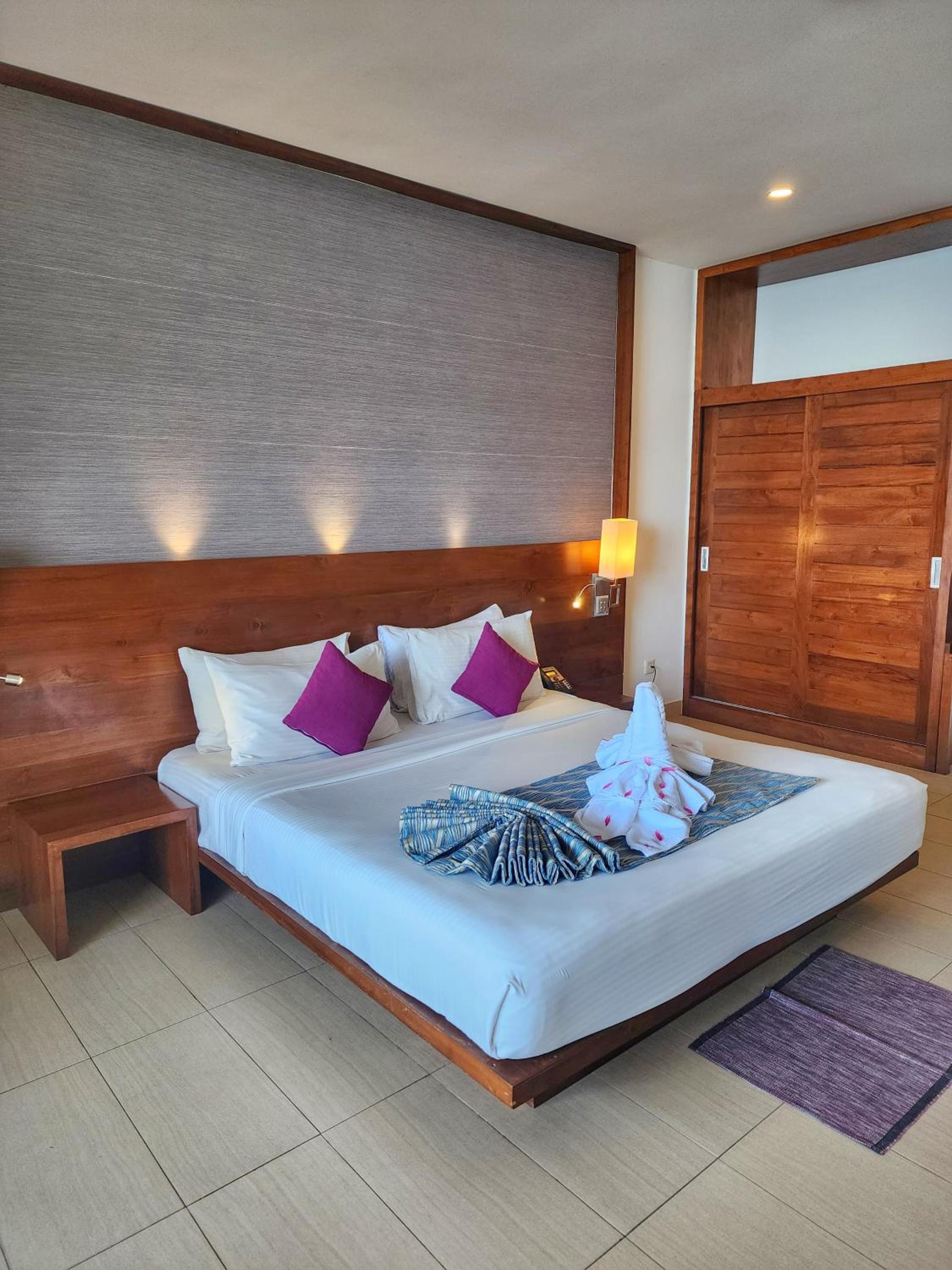 Deluxe, King Bed