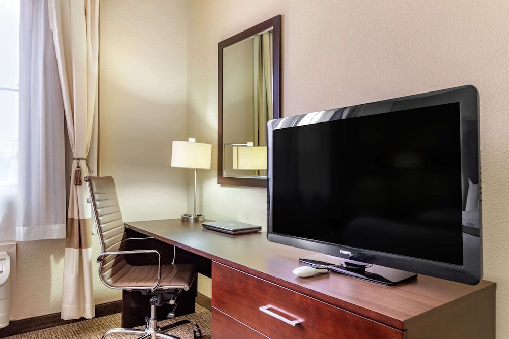 Comfort Inn Suites Lakeside 32/37