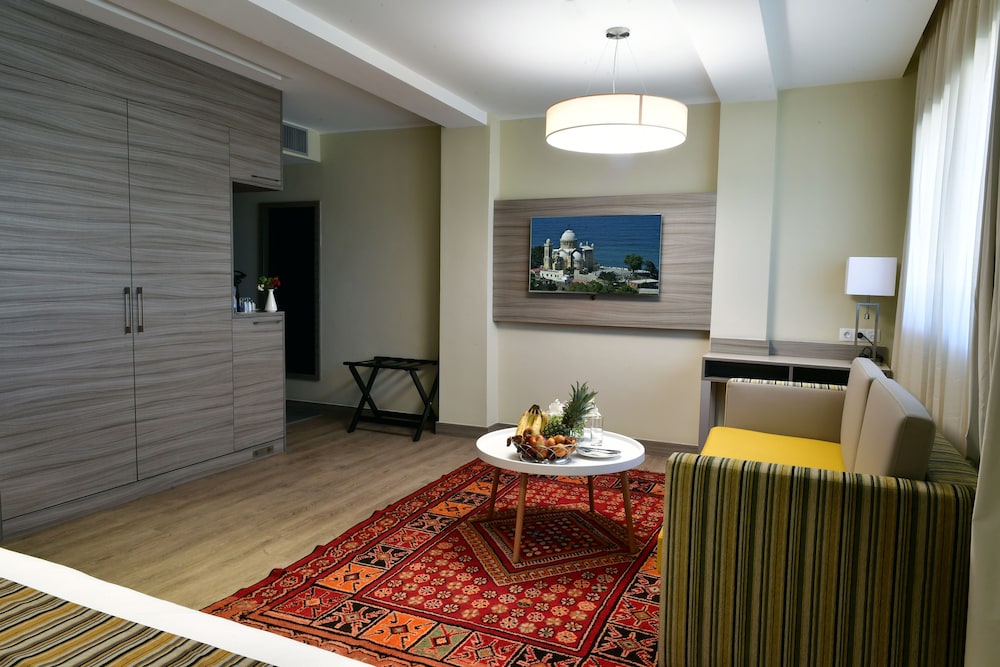 Naya Hotel 37/50