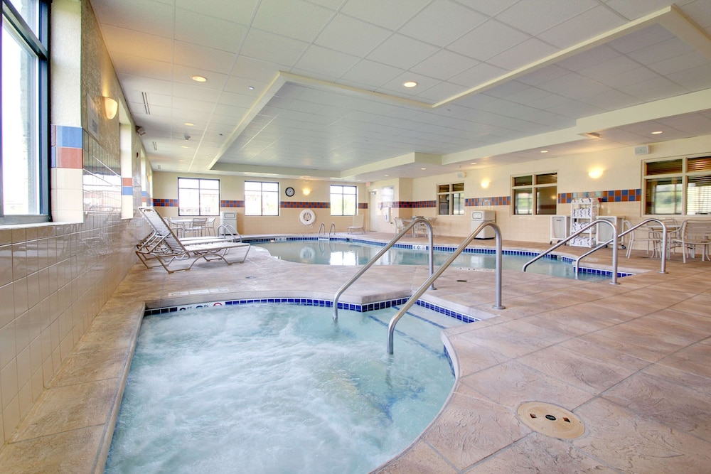 Hampton Inn Suites Grafton 20/46