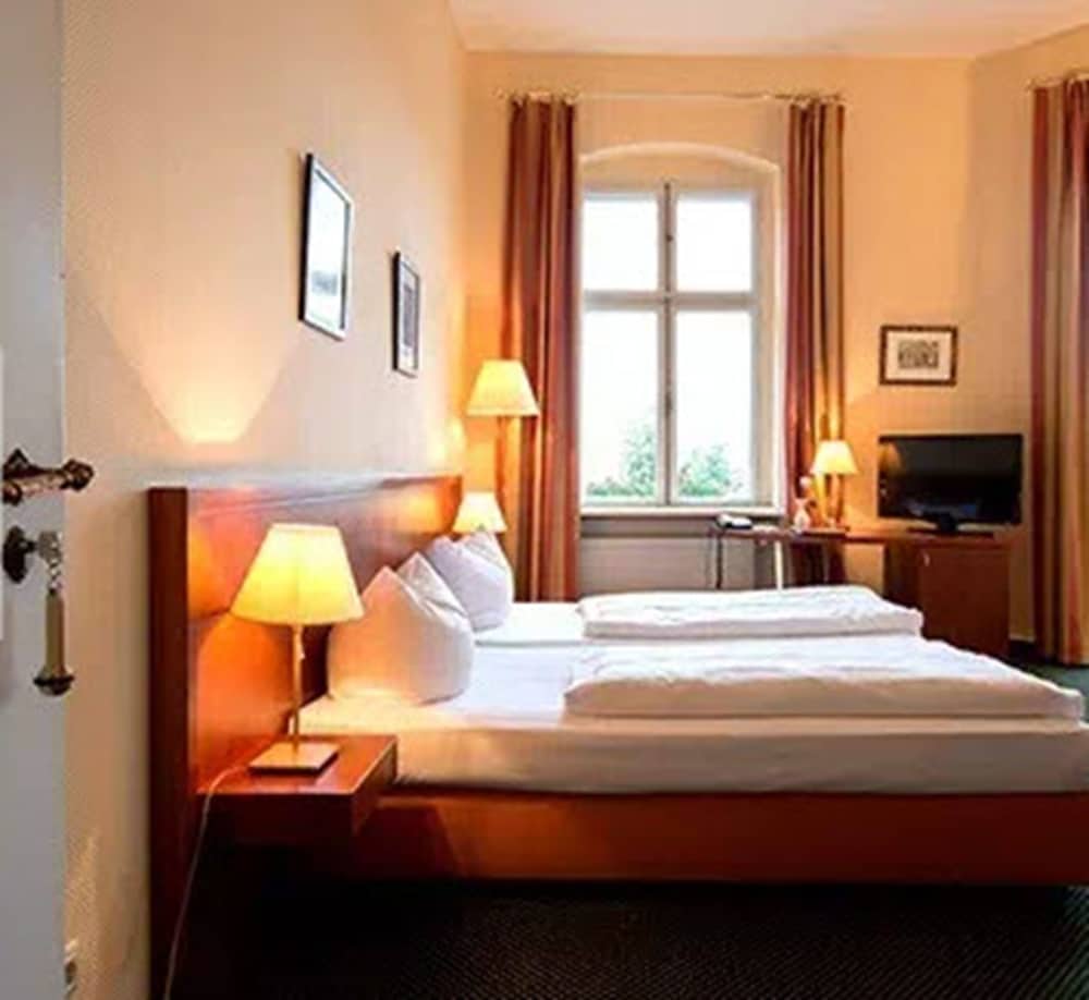 Standard, Double Bed
