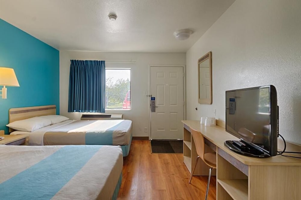 Standard, 2 Double Beds