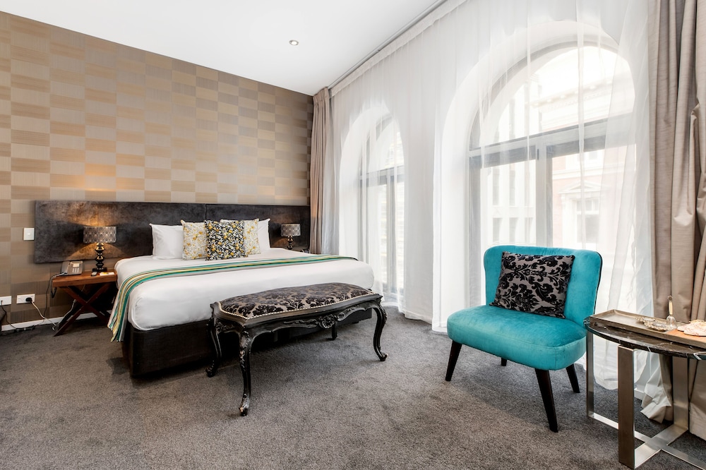 PREMIUM, DELUXE, KING BED