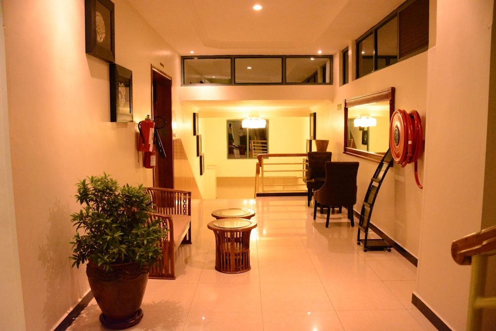 La Posh Hotel 26/33