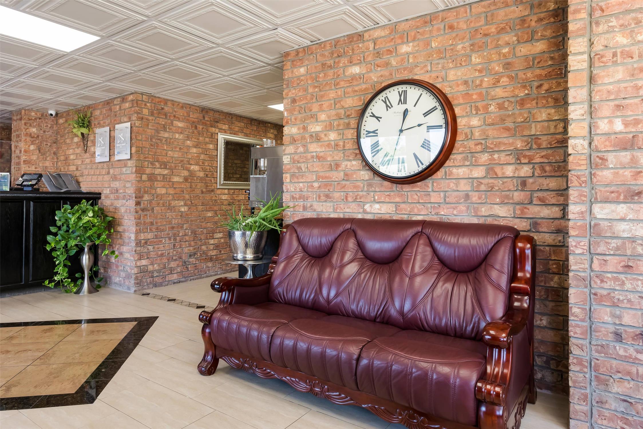 Rodeway Inn Branson, Brick House 25/35