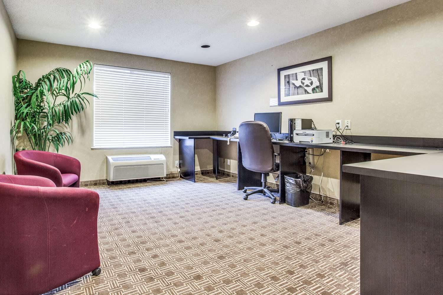Comfort Inn & Suites Love Field Dallas Market Center 30/37