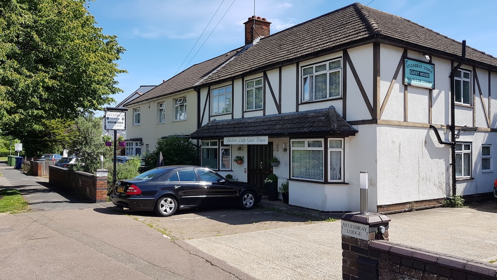 Aylesbray Lodge 15/18
