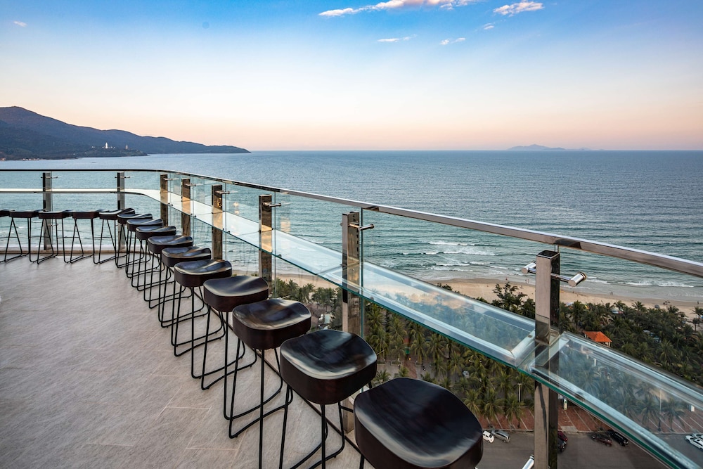 Radisson Hotel Danang 71/72