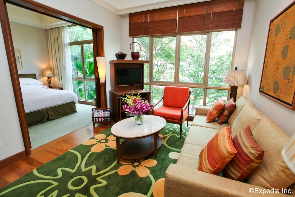 TREETOPS EXECUTIVE RESIDENCES 33/71