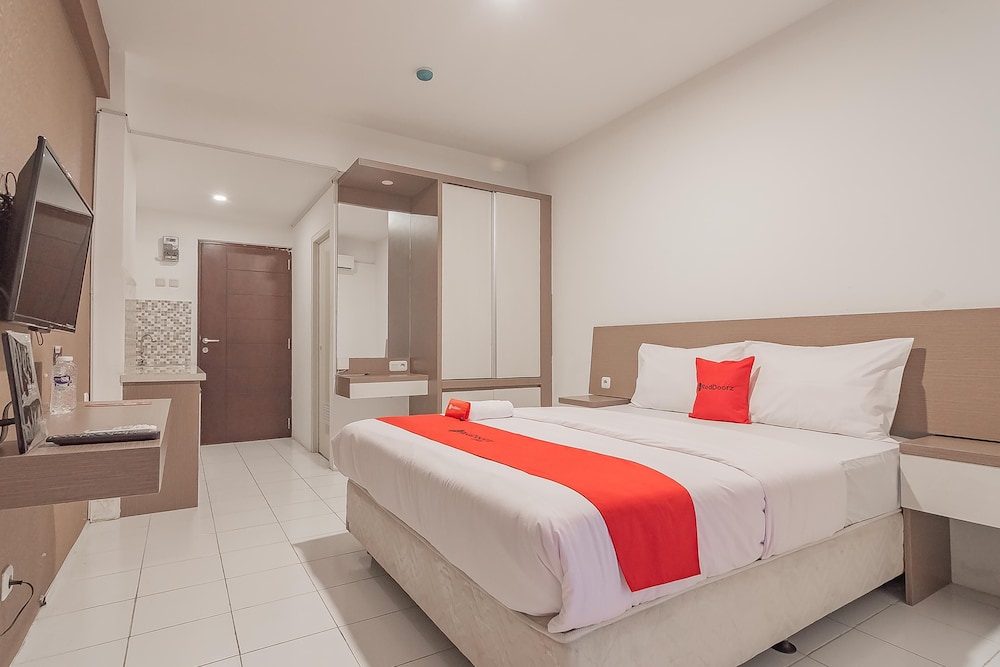 RedDoorz Apartment @ Emerald Towers Bandung 7/25