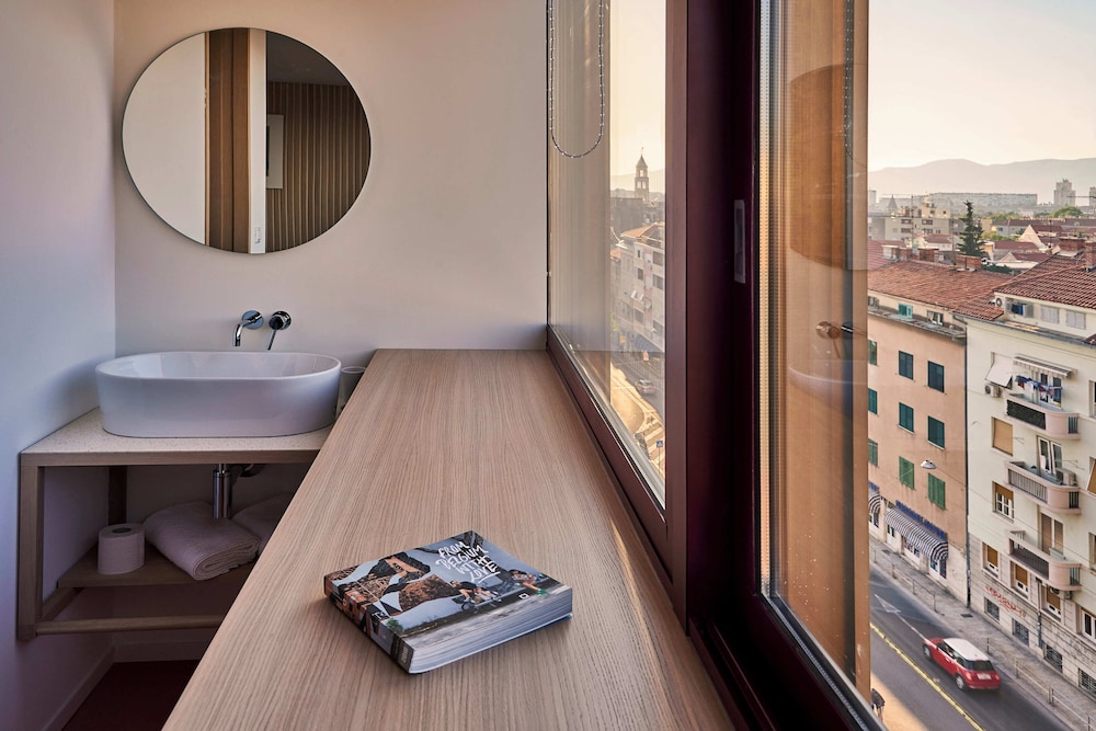 Horizon Luxury Suites 30/50
