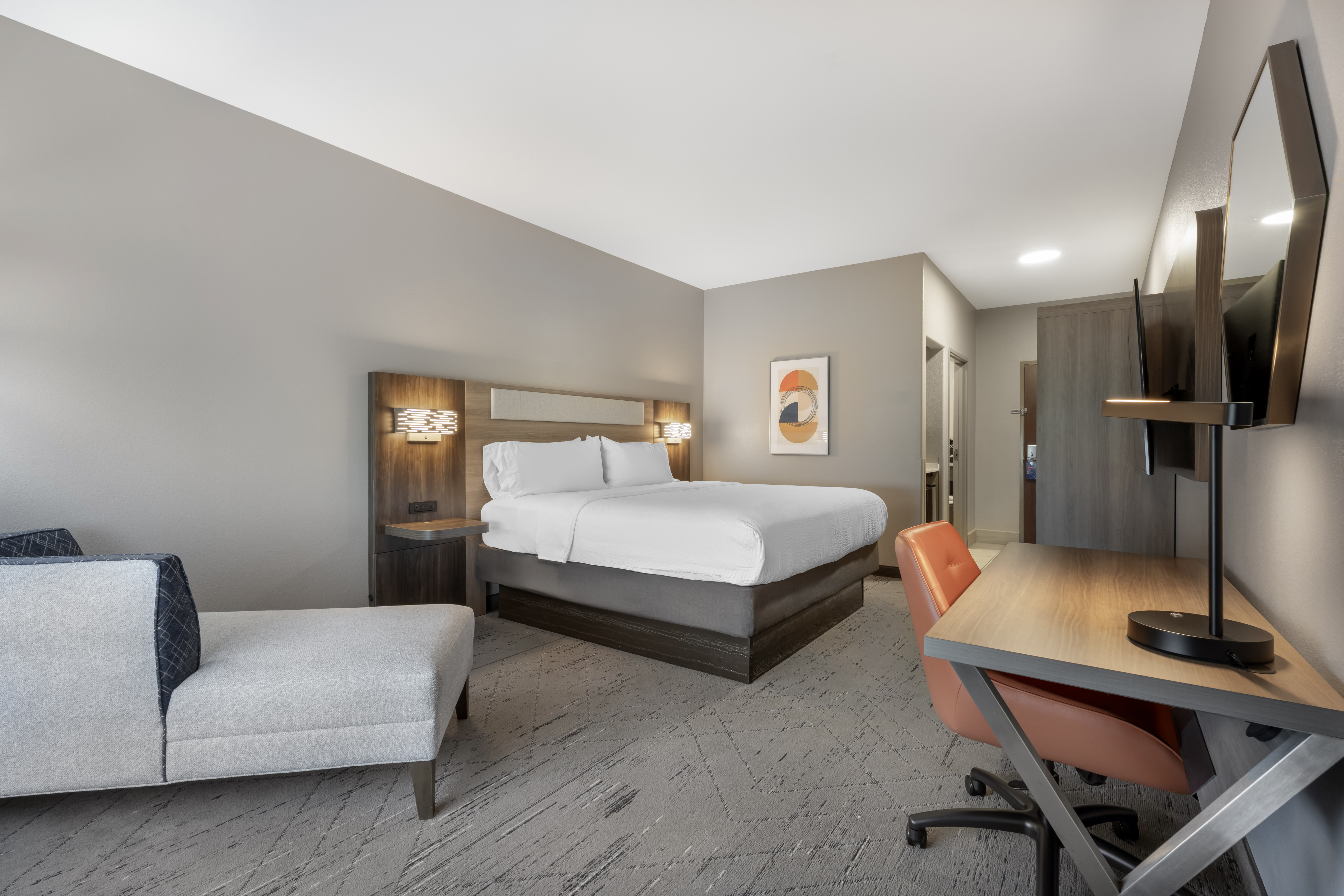 Holiday Inn Express Suites Beeville 38/76