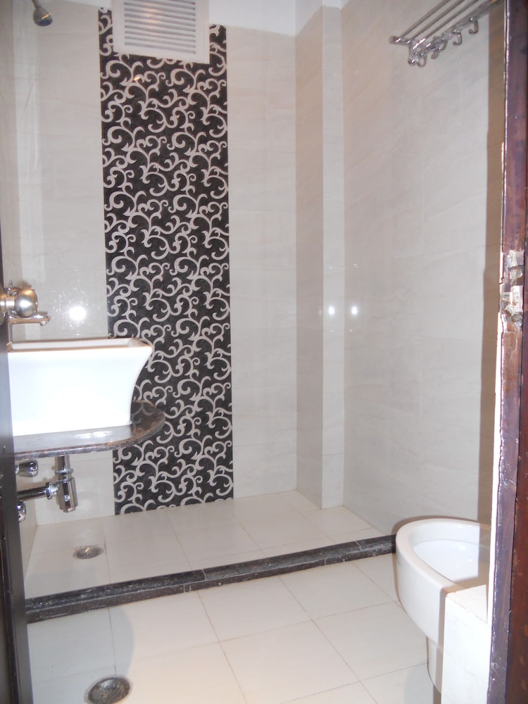 Hotel Amax Inn 32/39