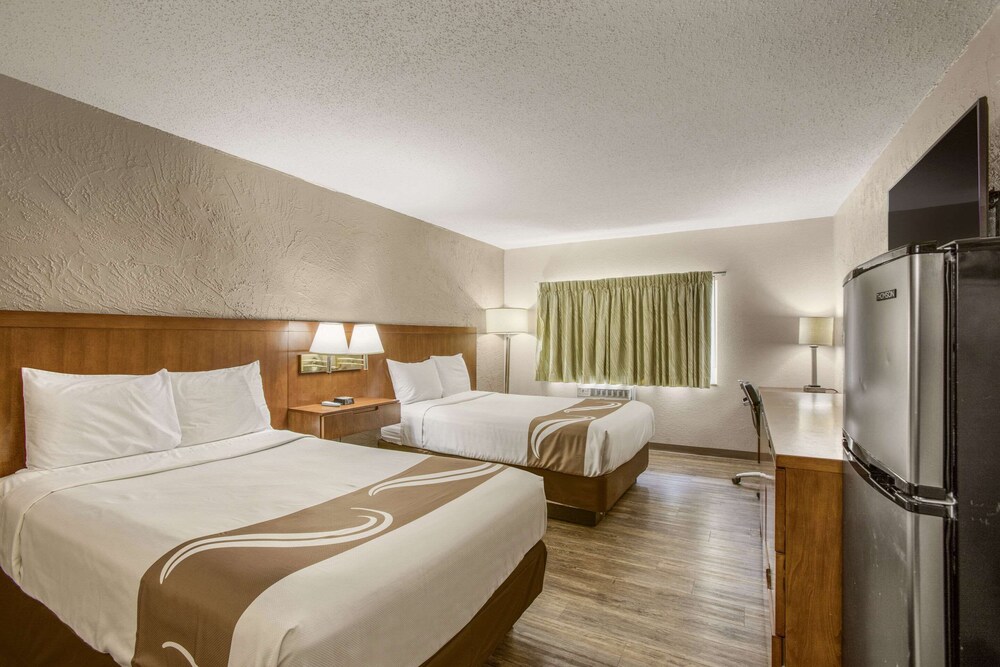 Rodeway Inn & Suites Grand Rapids Southeast 17/39