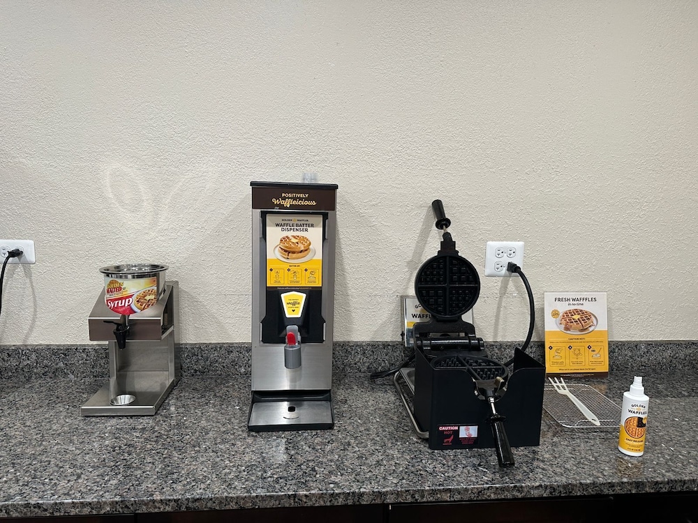 Econo Lodge Inn & Suites Monee 26/59