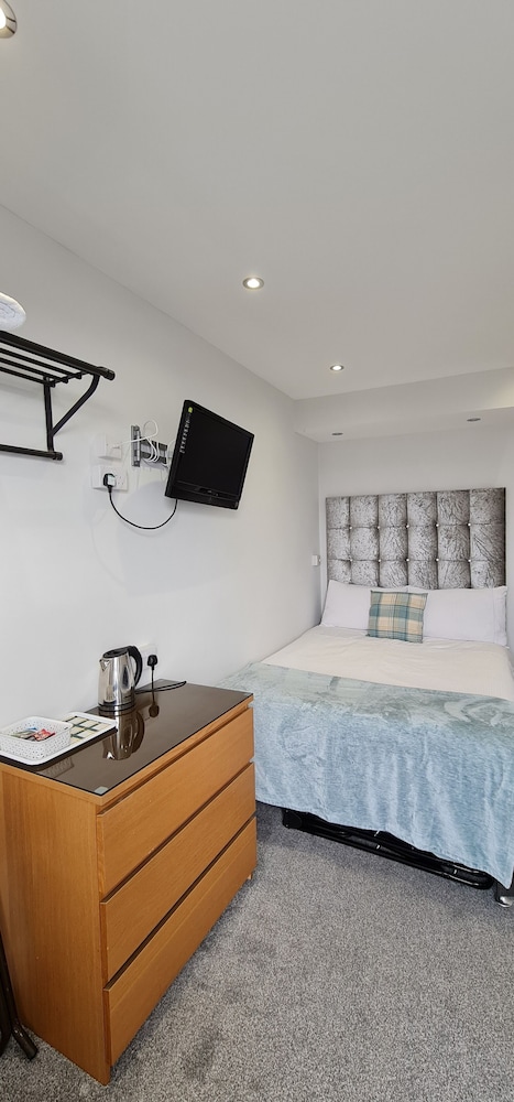 Ocean Bay Hotel 8/50