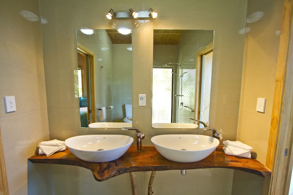 Paradise Holiday Homes Rarotonga 17/19