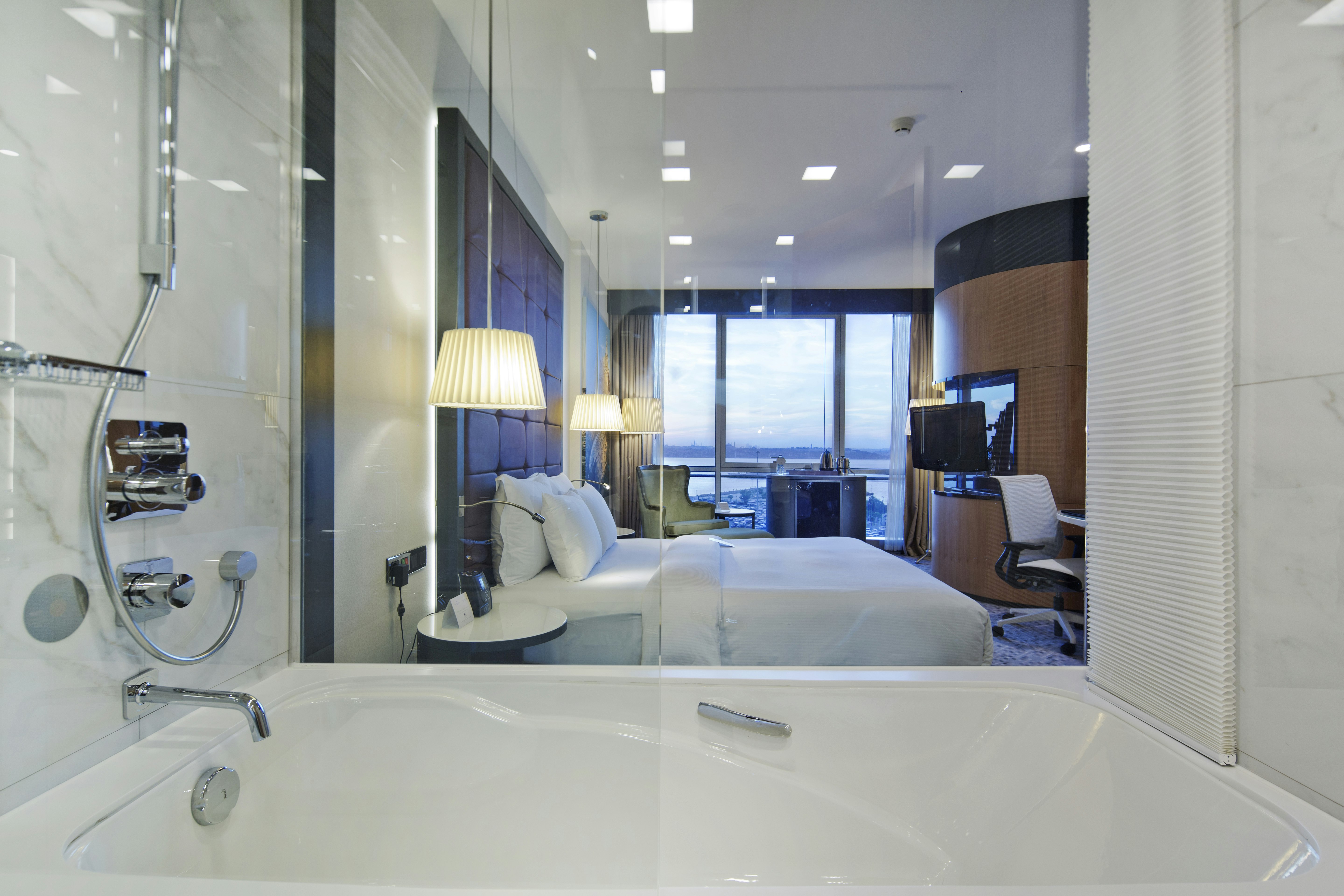 Deluxe, King Bed, Sea View, Doubletree By Hilton Hotel Istanbul - Moda 4/4