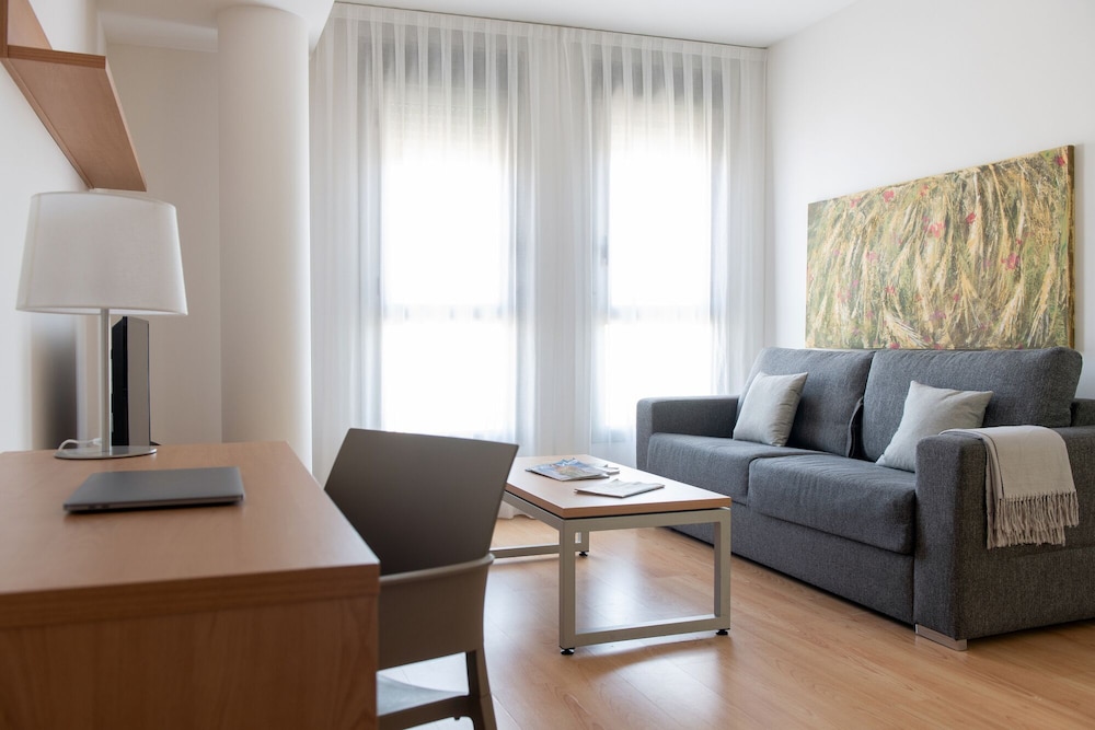 Aura Park Aparthotel 40/69