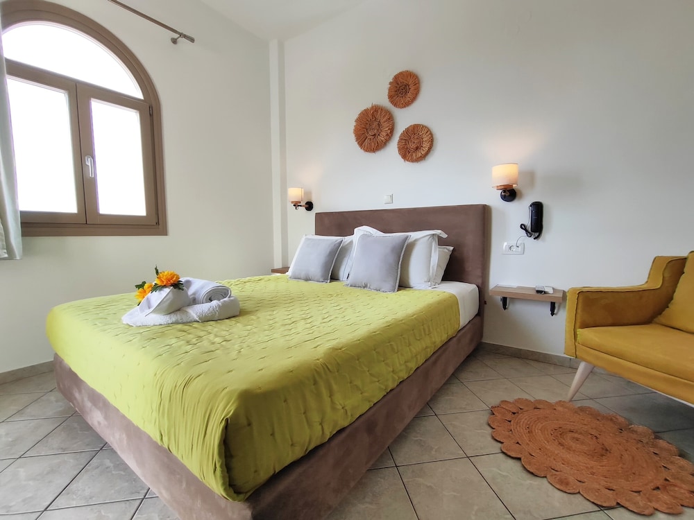 Deluxe, Queen Bed, Sunrise View