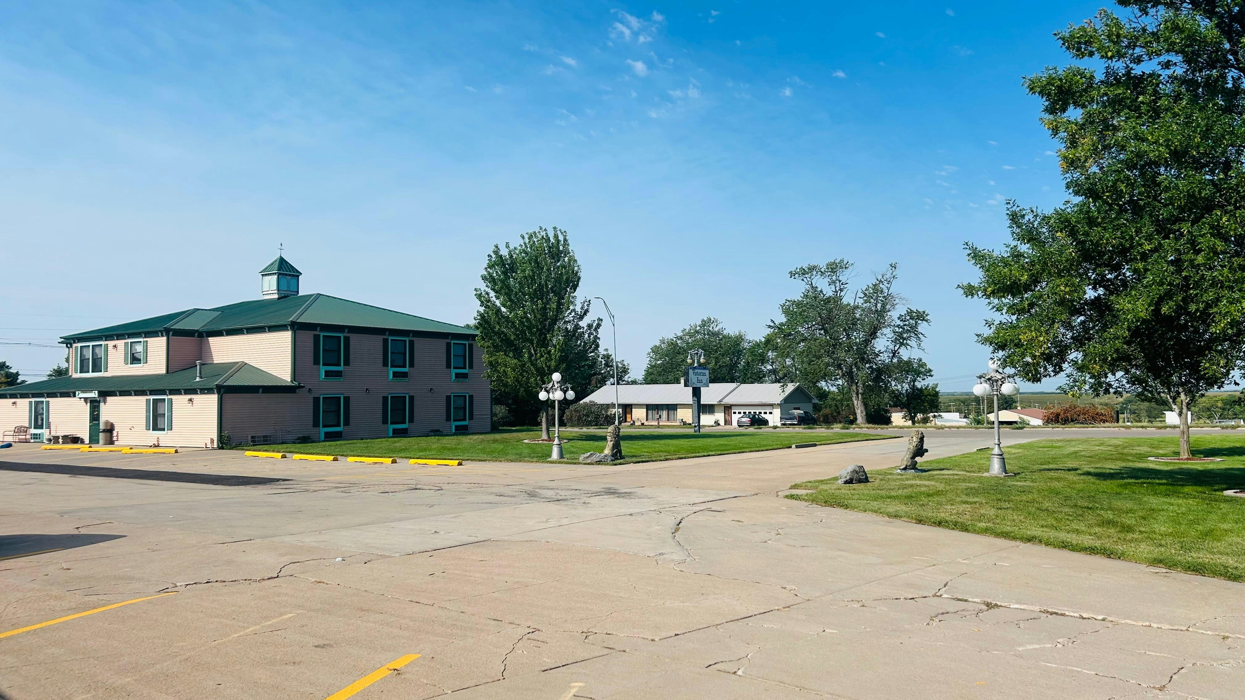 Victorian Inn Motel & Suites 36/48