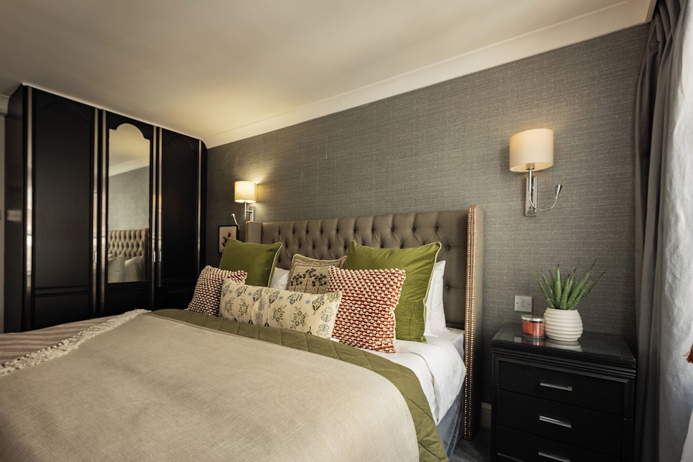 2 BEDROOMS, EXECUTIVE, APARTMENT